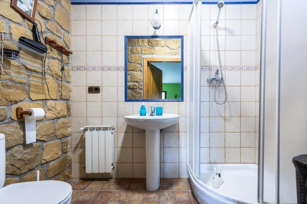 Perratzu Landarbide-Ideal Parejas Aia Kültér fotó